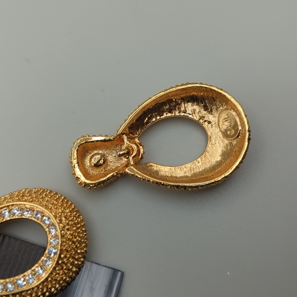 Kenneth Jay Lane Crystal Studded Textured Door Knocker Earrings NEW - Picture 4 of 6